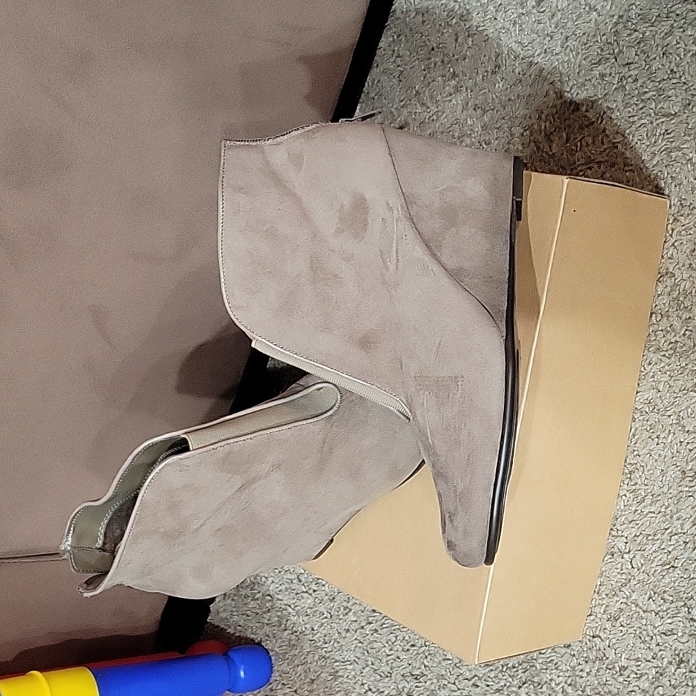Aerosols wedge bootie. Great condition